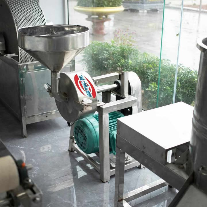 Máy xay gạo inox dạng búa đập 