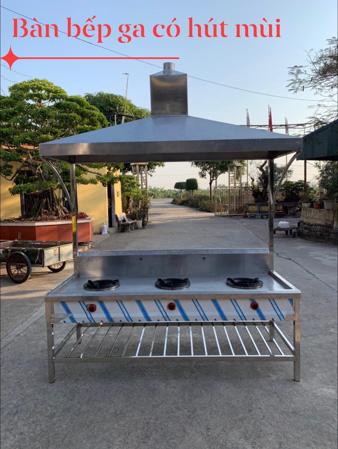 Bàn bếp ga công nghiệp có hút mùi - Industrial gas stove with hood